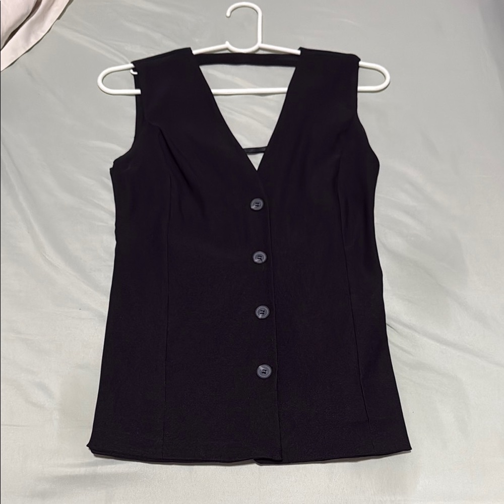 Black Sleeveless and Backless Vest